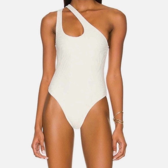 l*space Other - L*SPACE Phoebe Textured One Piece Swimsuit in Cream SZ 6 NWT